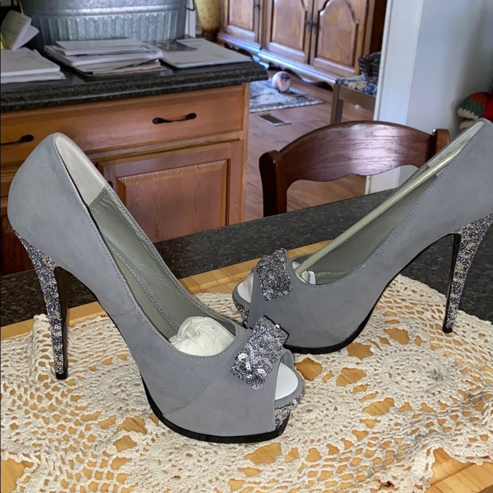 💎 Grey heels 👠